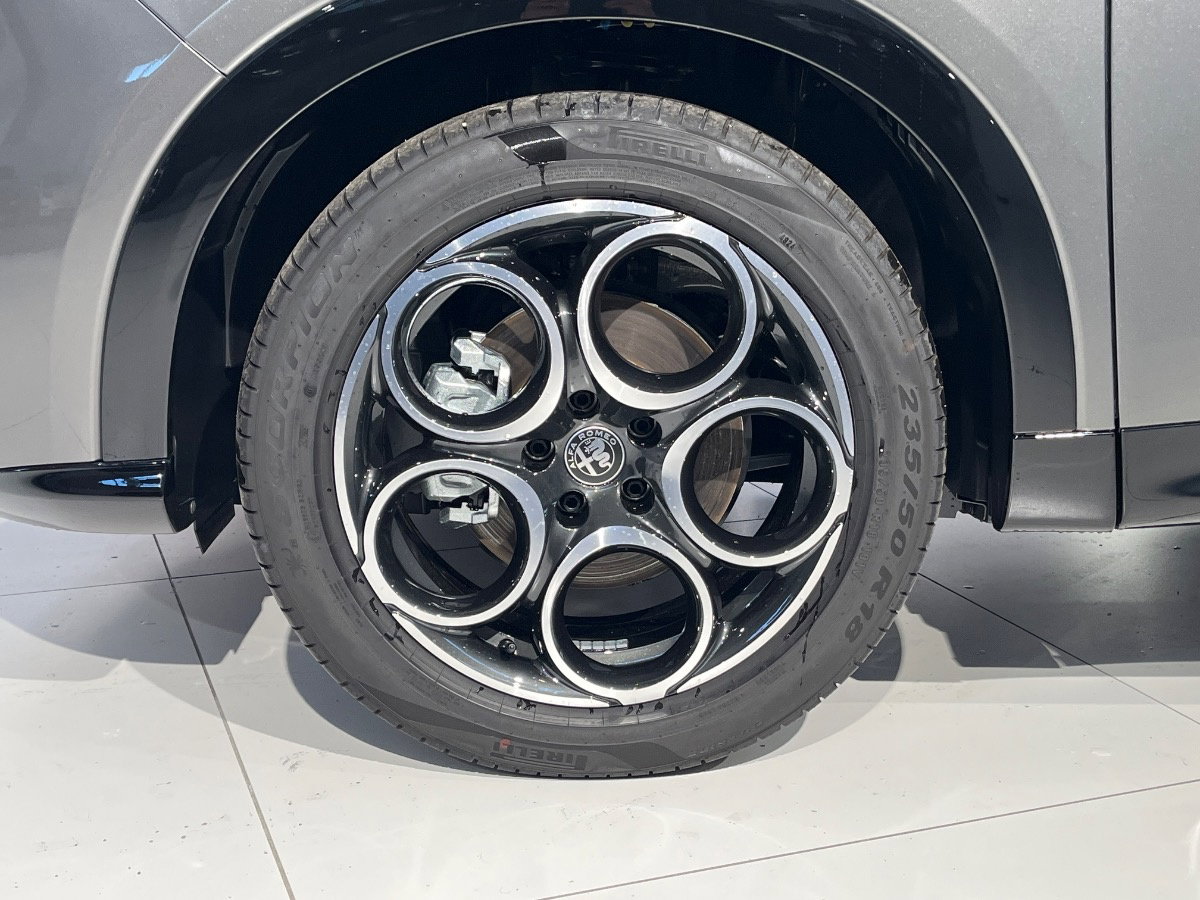 https://cdn-vs.caraffinity.it/59c3de6f3f794d13ad18383a0b293851_orig.jpg