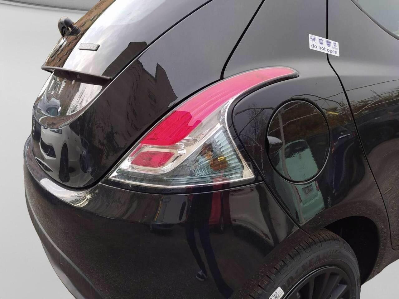 https://cdn-vs.caraffinity.it/a54e102e3df94d20837613ffeb71a416.jpg